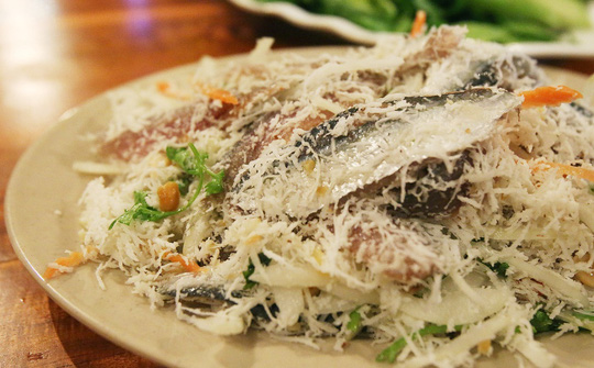 Món ăn độc đáo tại Phú Quốc: gỏi cá trích, bún quậy…